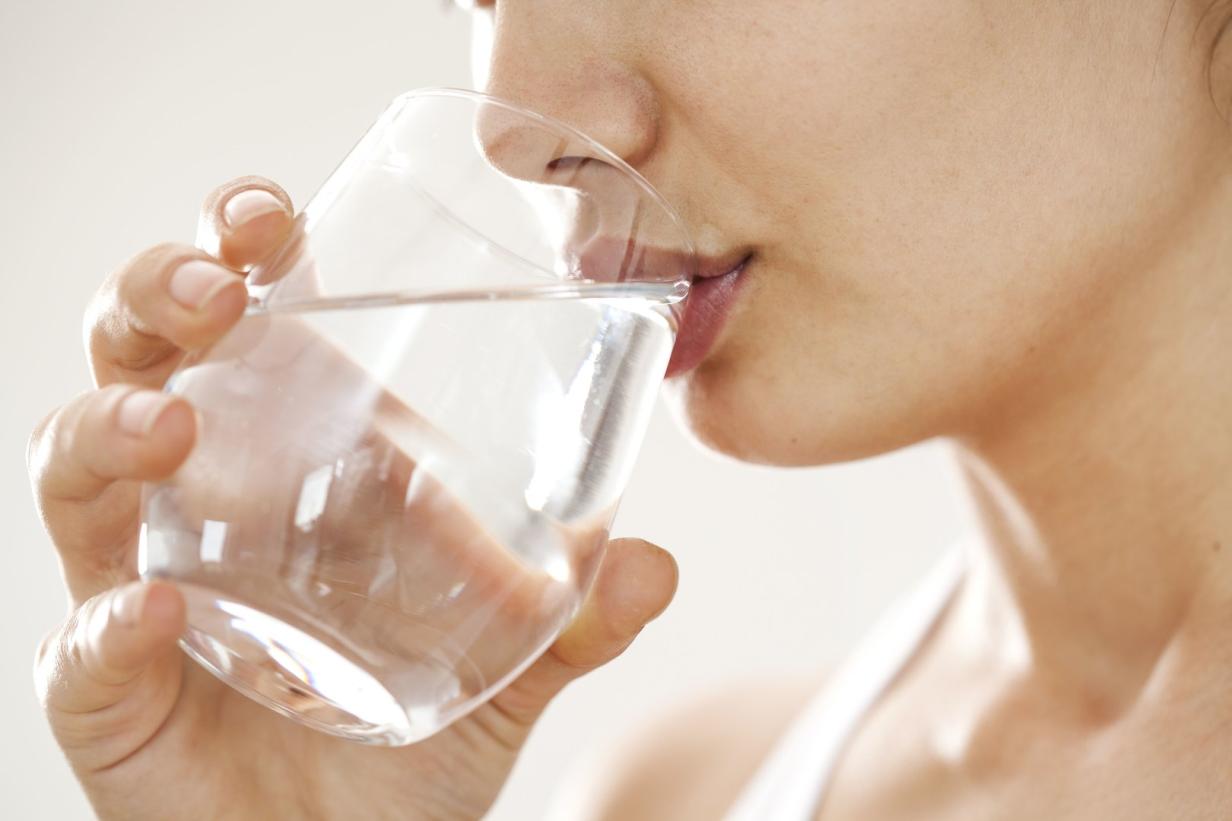 übelkeit Nach Wasser Trinken Auf Leeren Magen freizeit.at
