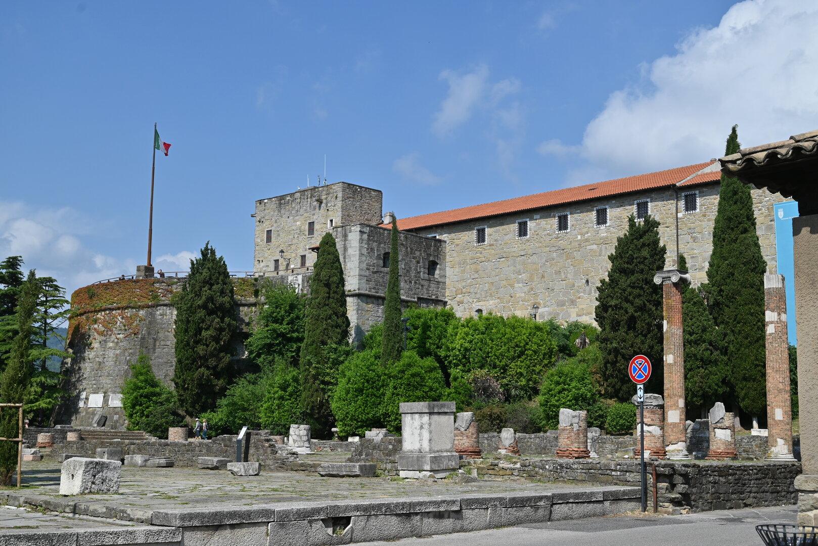 kroatische hafenstadt an der adria