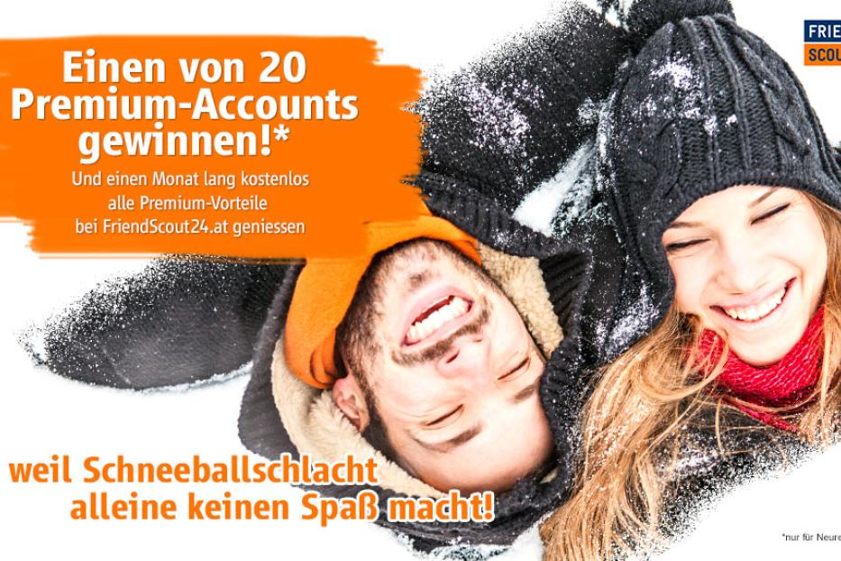 Ein lachendes Paar liegt im Schnee, beworben wird FriendScout24.