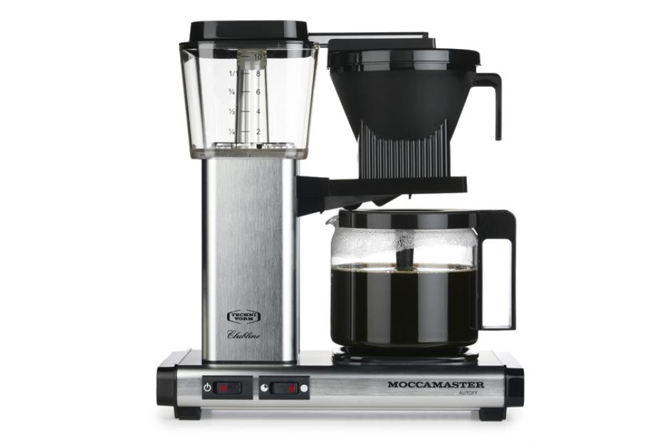 Eine silberne Moccamaster-Kaffeemaschine mit einer Glaskanne voller Kaffee.