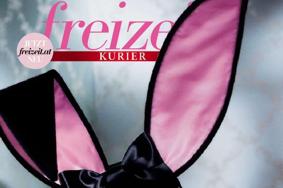 Ein Paar schwarze Hasenohren mit rosa Innenflächen und einer Schleife.