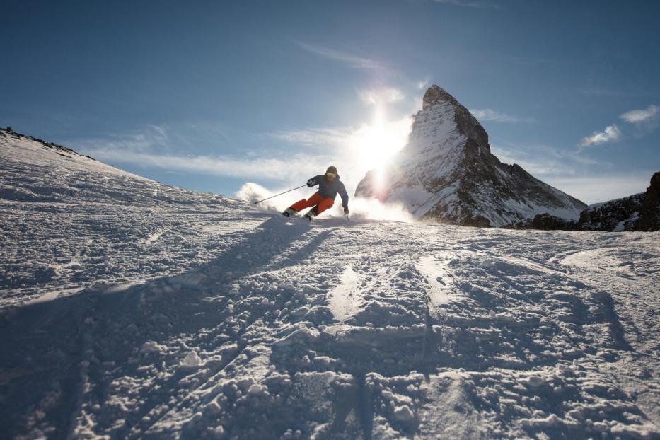 Ski fahren vor der weltberühmten Kulisse in der Morgensonne ist der Gipfel der Gefühle.