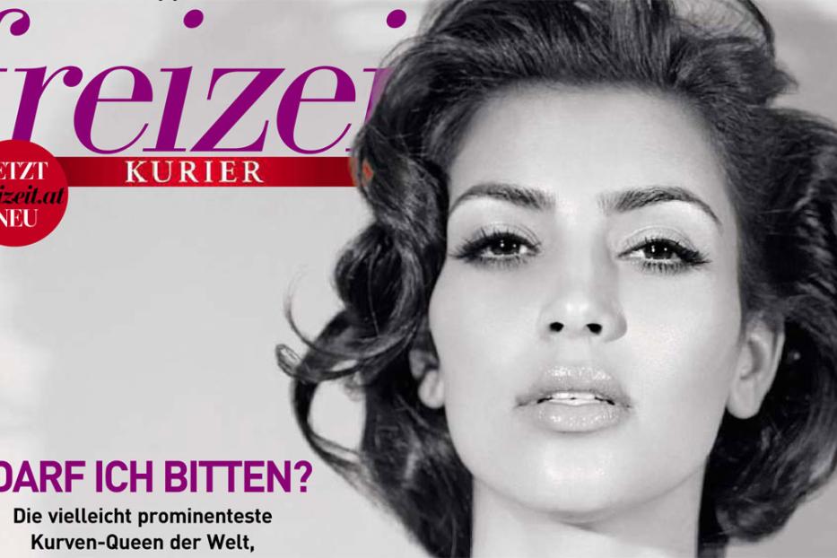 Schwarz-Weiß-Porträt von Kim Kardashian auf dem Cover der Zeitschrift „Freizeit KURIER“.