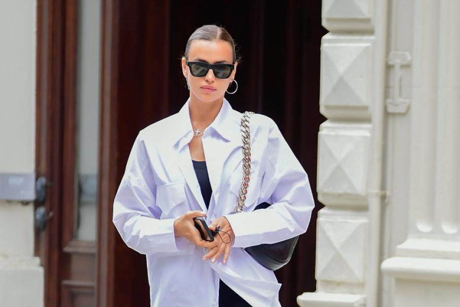 Topmodel Irina Shayk trägt Männerhemd schwarzen Minikleid in New York