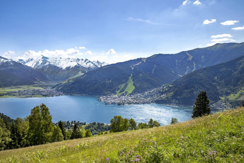 Das Kitzsteinhorn (links) ist berühmt, die Schmitt&#039;n (über Zell am See) identitätsstiftend.