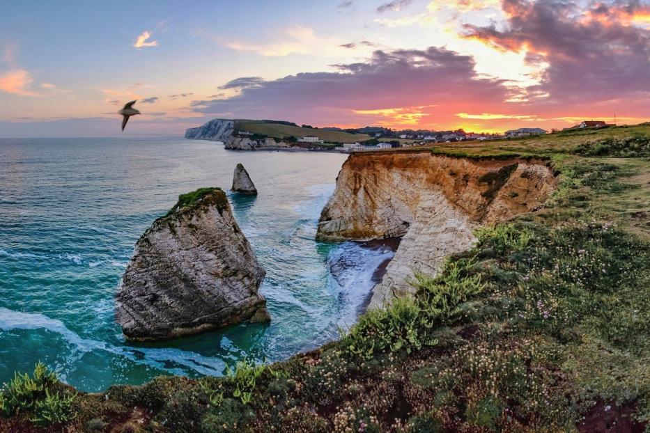 Die beeindruckende Kulisse der Isle of Wight; das diamantgeformte Eiland vor Southampton ist die größte Insel Englands und liebster Landsitz von Queen Victoria. Historisch ist die Insel Teil von Hampshire, geografisch mittlerweile eine eigene Grafschaft