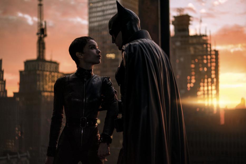 Robert Pattinson als einsamer Bruce Wayne alias Batman findet eine Seelenverwandte in Zoë Kravitz als Selina Kyle alias Katzenfreundin Catwoman in „The Batman“