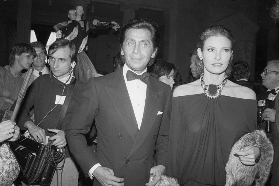 Valentino Garavani 1982 mit Schauspielerin Raquel Welch