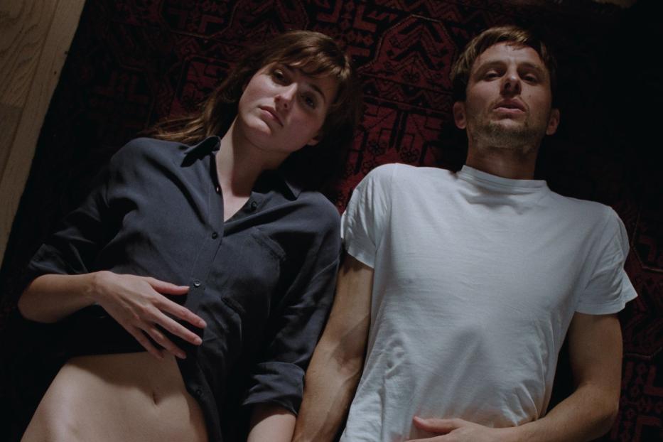 Schlechtes Timing in der Beziehung: Renate Reinsve und Anders Danielsen Lie in &quot;Der schlimmste Mensch der Welt“ von Joachim Trier