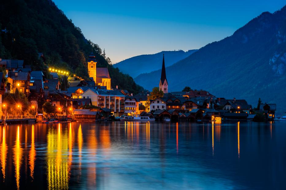 Hallstatt by night