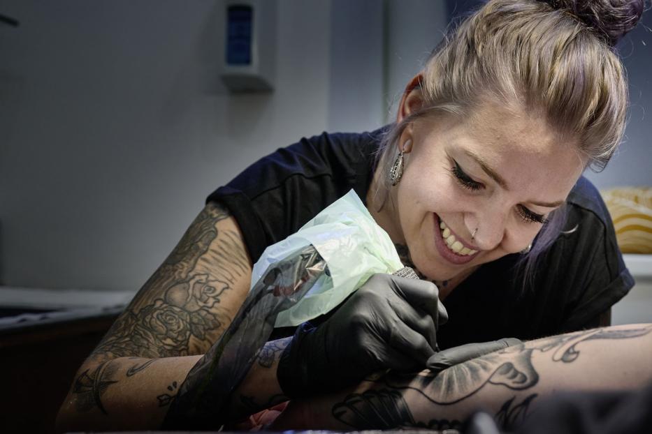 Dunkelbunt Tattoo Studio Stefanie Keuschnigg