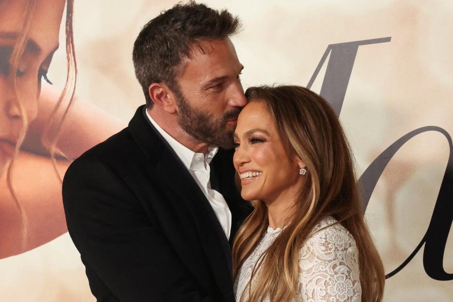 Ben Affleck und Jennifer Lopez zeigten sich erneut verliebt bei der Premiere von Afflecks neuem Film &quot;Air&quot;.