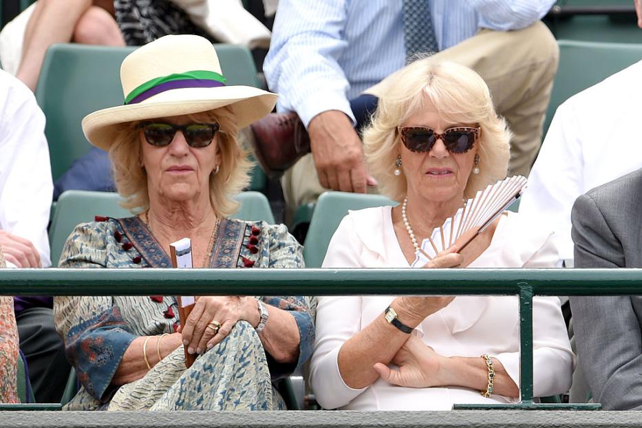 Königsgemahlin Camilla (rechts) und Schwester Annabel Elliot (links)