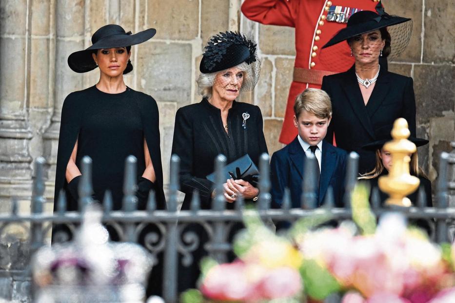 TOPSHOT-BRITAIN-ROYALS-QUEEN-DEATH-FUNERAL