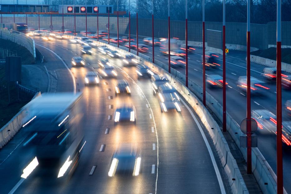 Autobahn in der Nacht