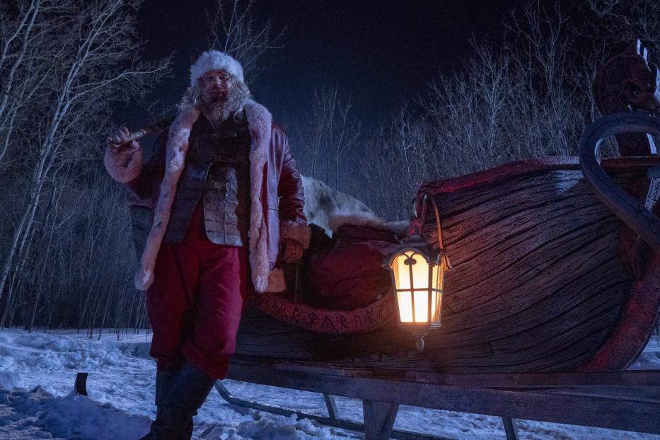 Keine stille Nacht: Santa Claus (David Harbour) muss brutale Zweikämpfe ausfechten, um ein Mädchen zu retten