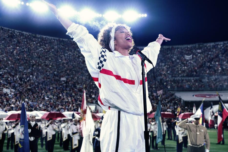 „Einmal ich selbst sein“ will Naomi Ackie in der Rolle von Whitney Houston beim Auftritt bei der Superbowl-Halbzeitshow 1991