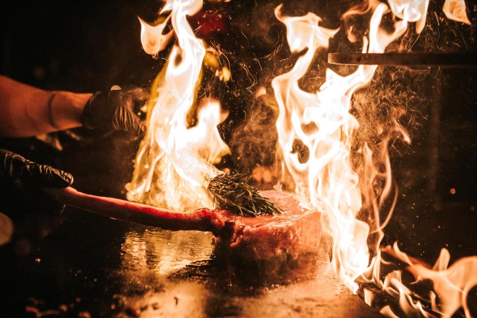 Grillen im Feuerdorf im Prater