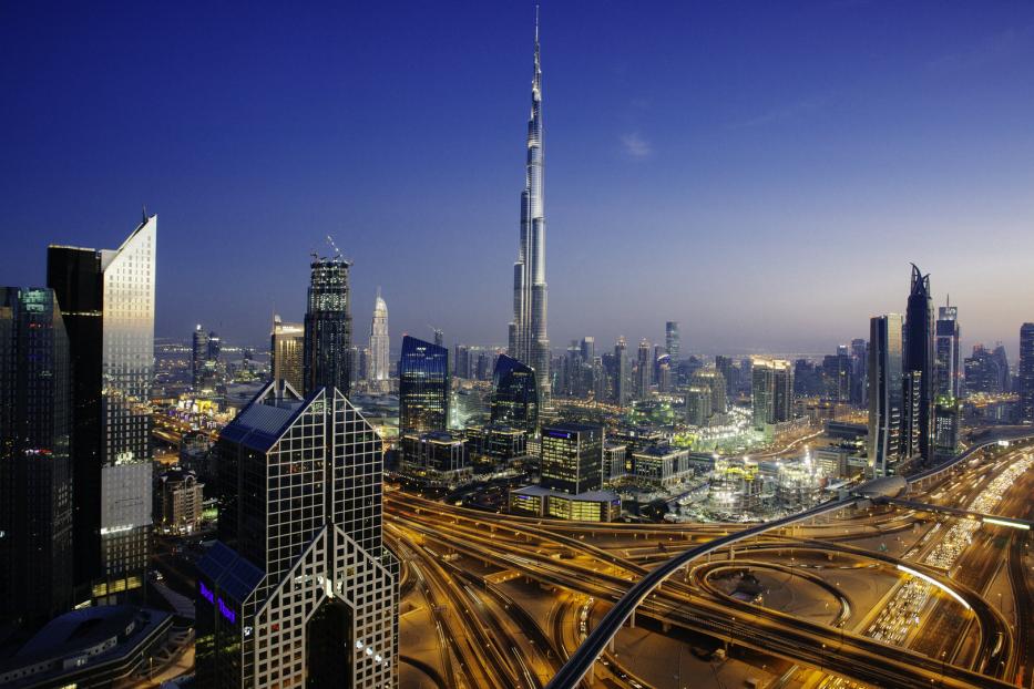 Blaue Stunde in der Wüstenstadt Dubai: Was für ein Blick auf die Skyline mit dem Burj Khalifa