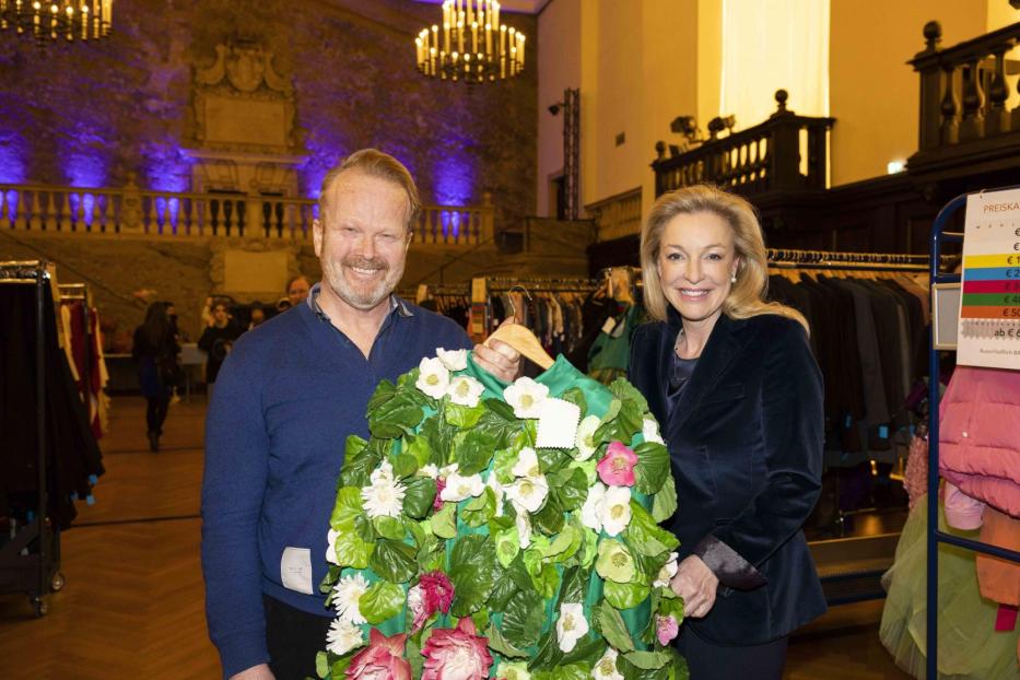 Kostümchef Jan Meier und Festspielpräsidentin Kristina Hammer