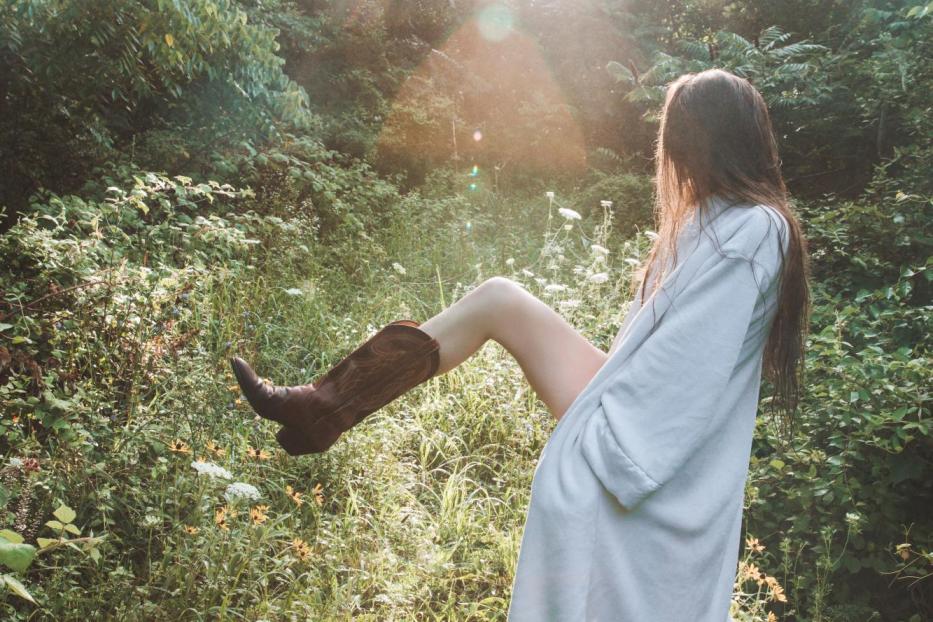 Woman Wearing Robe Outside In Nature, Woman Wearing Cowboy Boots - Stock-Fotografie