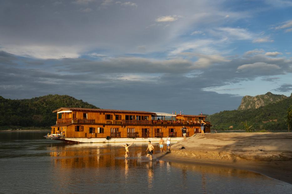 Durch wilde Landschaften den Mekong entlang auf dem Boutique-Flusskreuzfahrtschiff