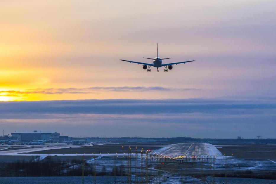 Flugzeug Landung zum Flughafen runway - Stock-Fotografie