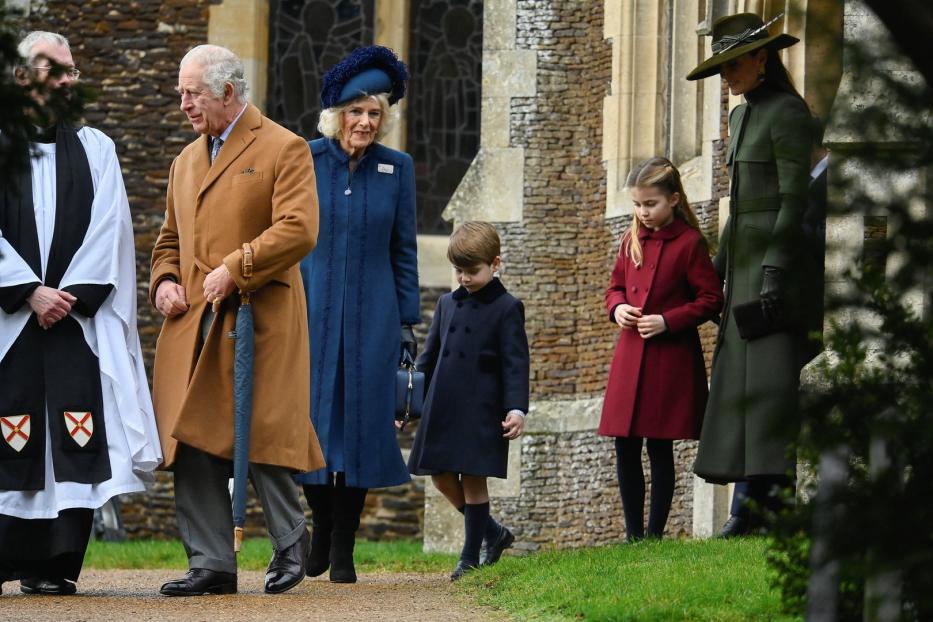 König Charles mit Camilla, Prinz Louis und Prinzessin Charlotte