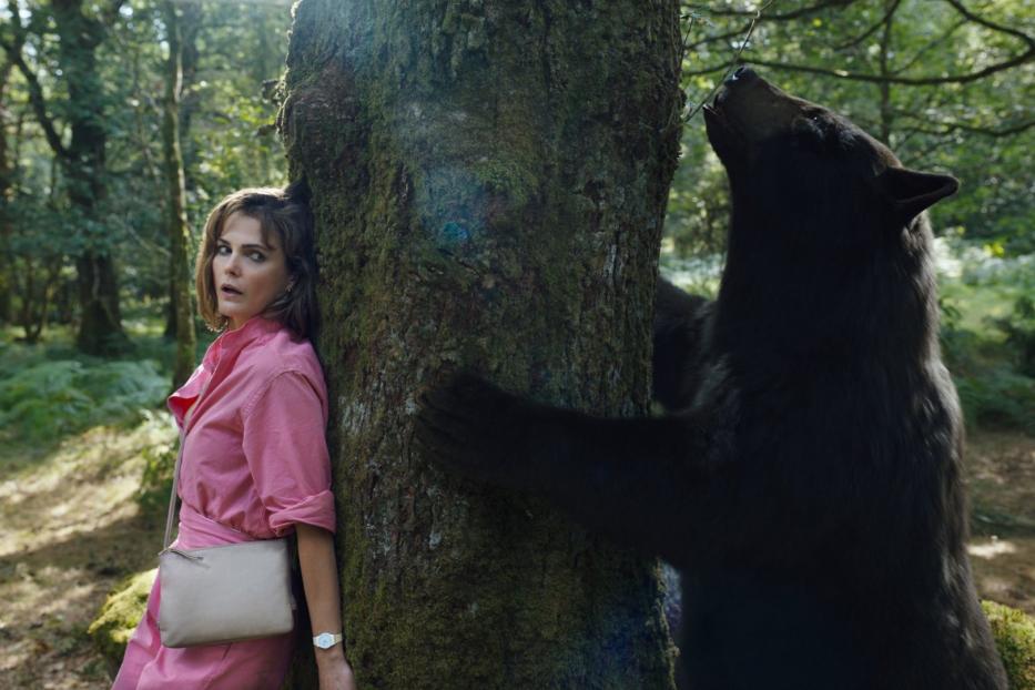 Keri Russell versteckt sich vor dem wildgewordenen Koksbären: &quot;Cocaine Bear&quot;