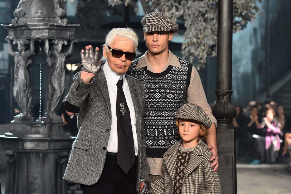 Lagerfeld mit Baptiste Giabiconi und Patenkind Hudson