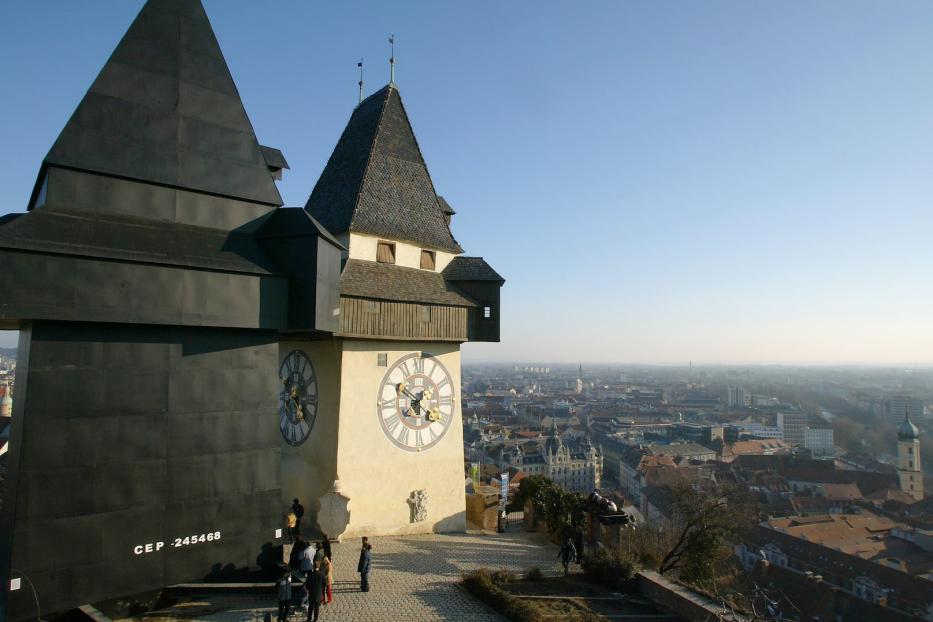 Der Uhrturm bekam einen Schatten