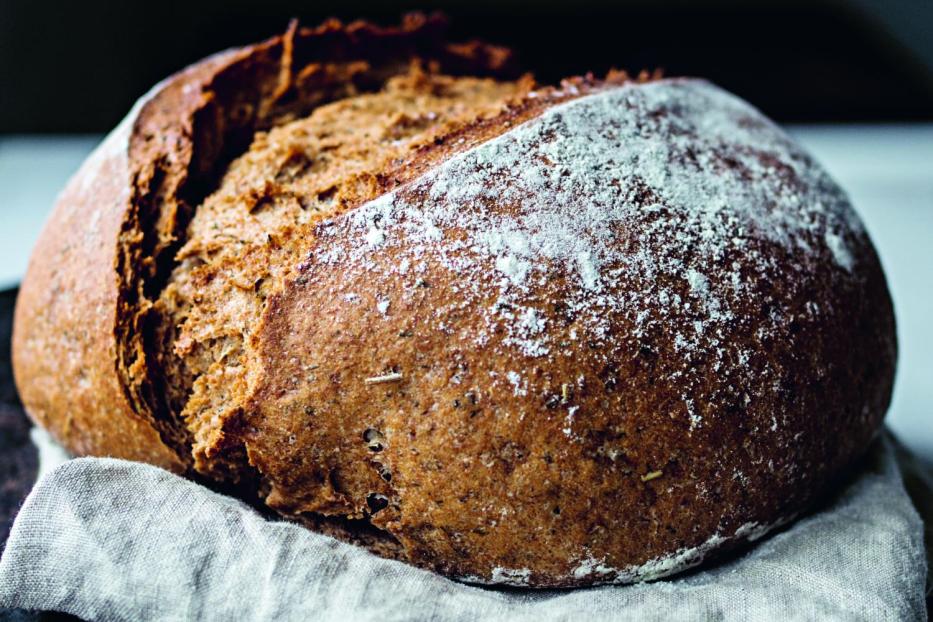 Einkornbrot mit Kräutern.