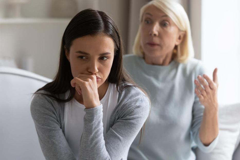 Mutter streitet mit Tochter