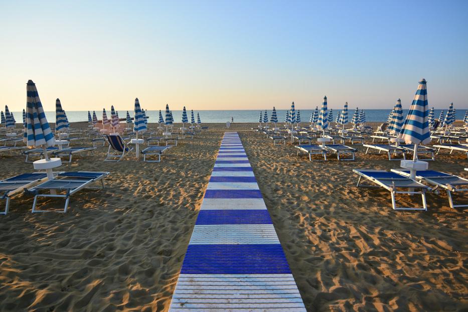Early,Morning,On,The,Still,Deserted,Beach