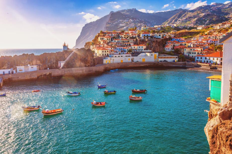 Das Fischerdorf Câmara de Lobos auf Madeira