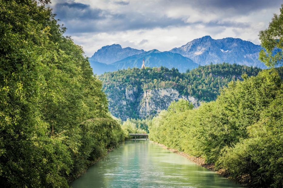 Hoch gelegen bietet Maria Locherboden ein beeindruckendes Panorama über das Inntal 