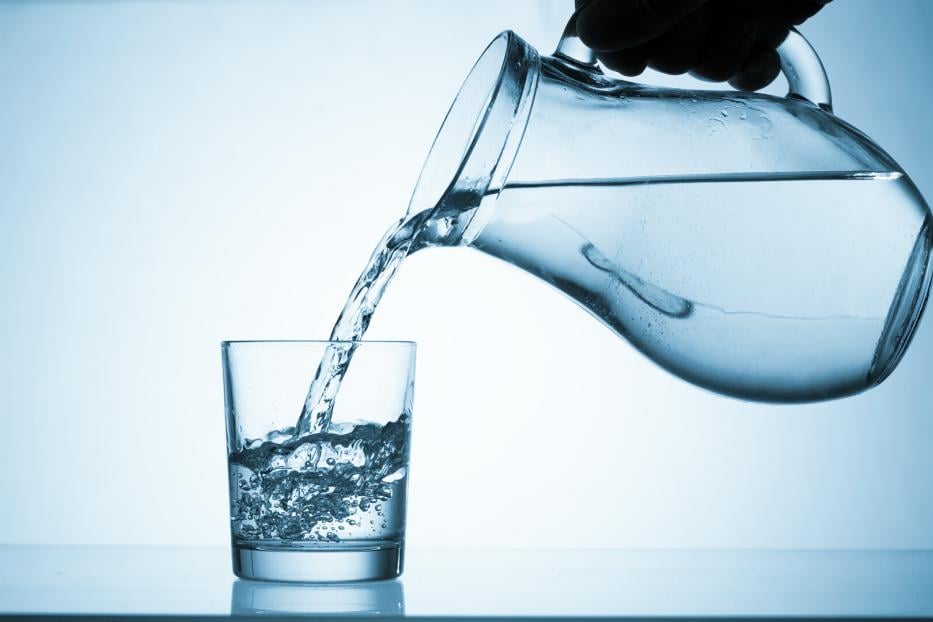 Es ist empfehlenswert, Wasser in seiner natürlichen Form zu trinken.