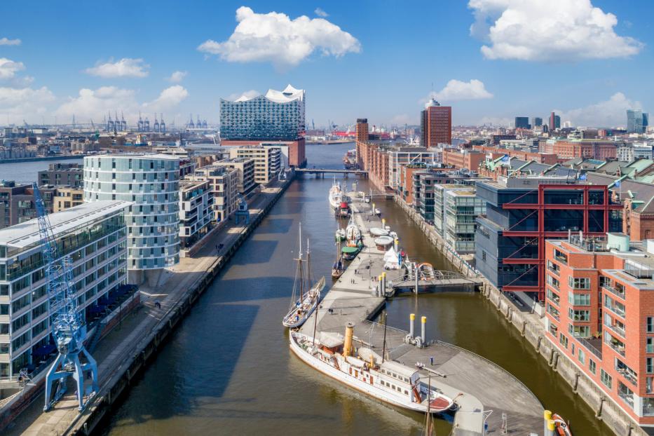 Das West-End der Hafencity im Blick: Vom Hafenkran aus spürt man das Flair des neuen Stadtteils