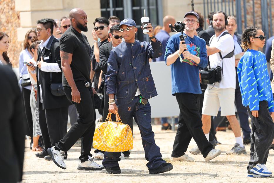 Pharrell Williams mit seiner Louis-Vuitton-Tasche