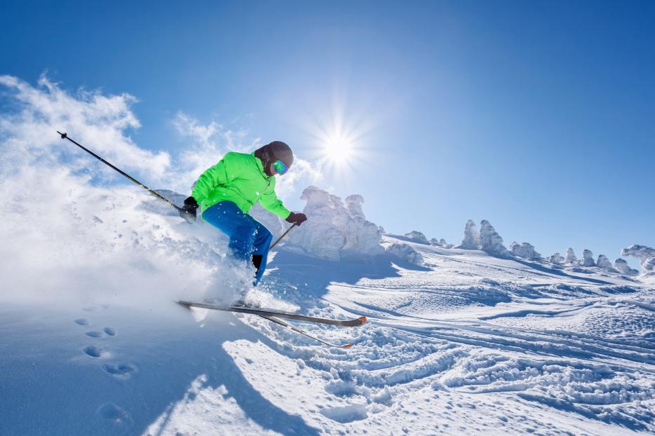 Skifahrer am Berg