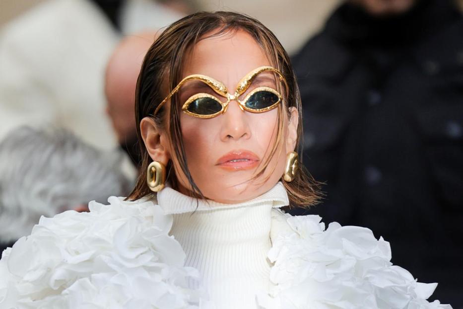 Schiaparelli : Outside Arrivals - Paris Fashion Week - Haute Couture Spring/Summer 2024PARIS, FRANCE - JANUARY 22: Jennifer Lopez attends the Schiaparelli Haute Couture Spring/Summer 2024 show as part of Paris Fashion Week on January 22, 2024 in Paris, France. (Photo by Jacopo Raule/Getty Images)