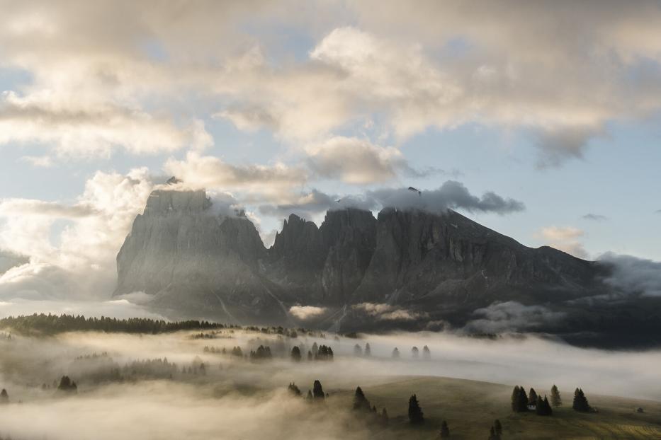 Langkofelgruppe in Südtrool im Nebel