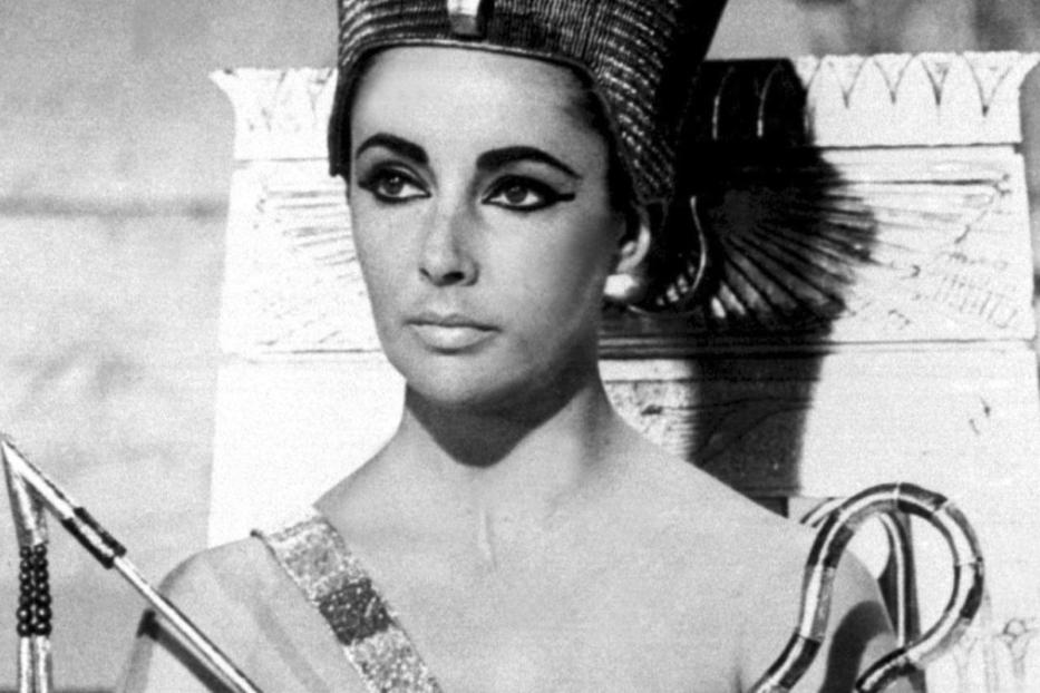 Elizabeth Taylor als Kleopatra in dem gleichnamigen Film.