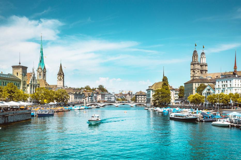 Stadt am Fluss: die Limmat in Zürich