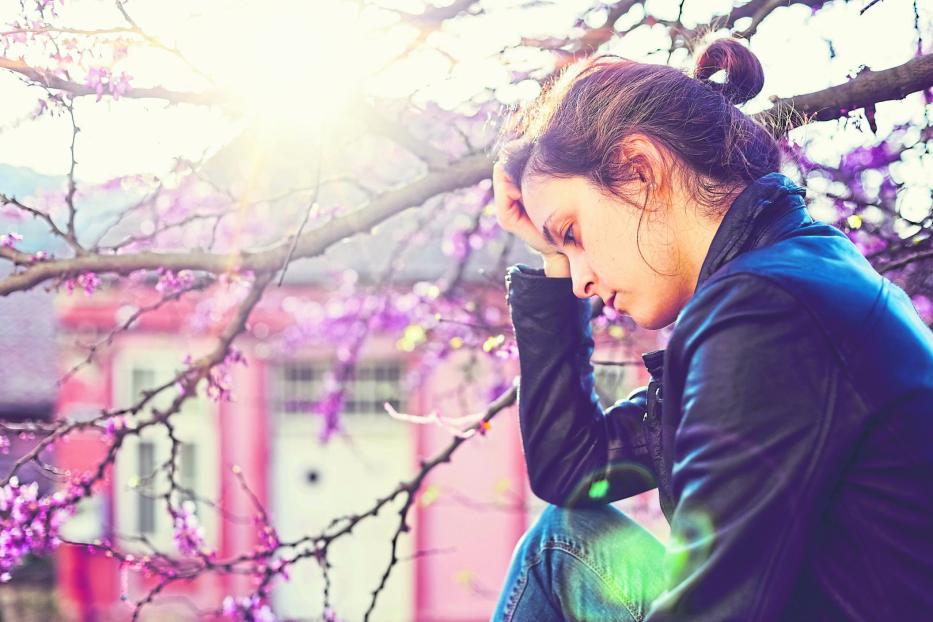 Für viele ist jetzt die Zeit der Lebensfreude, doch emotional fragile Menschen kann das stressen