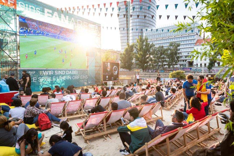 Public Viewing Strandbar Herrmann