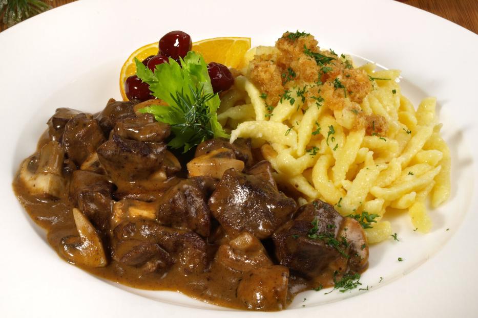 Rehragout mit Spätzle (Symbolfoto)