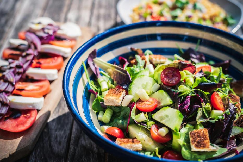 Sommerliche Salatschüssel