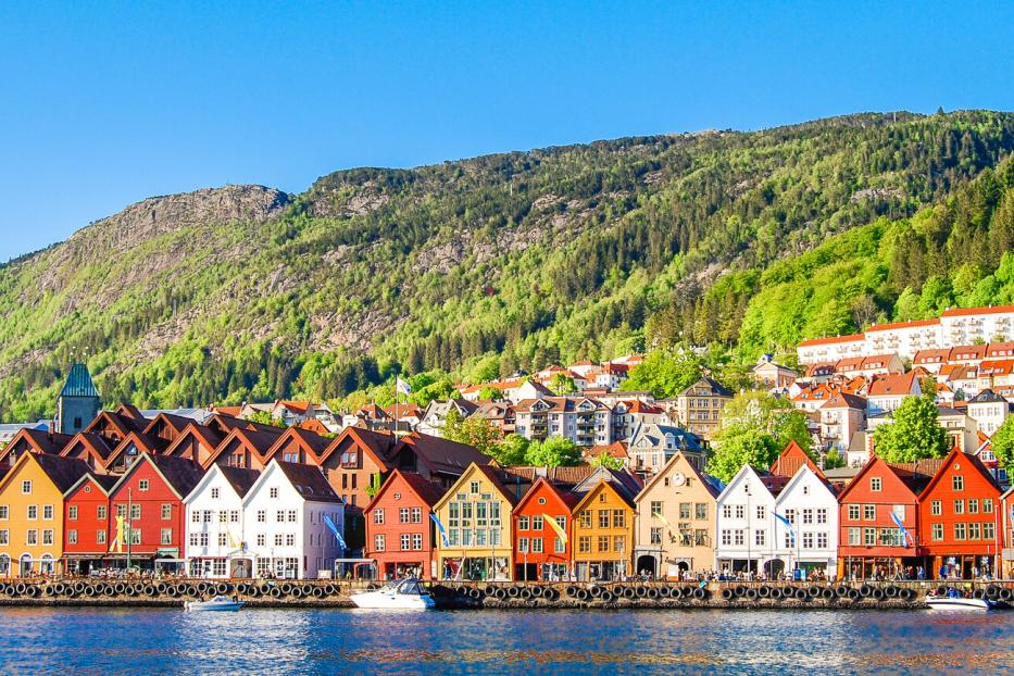 Häuserfront an Nordsee-Ufer in Bergen in Norwegen