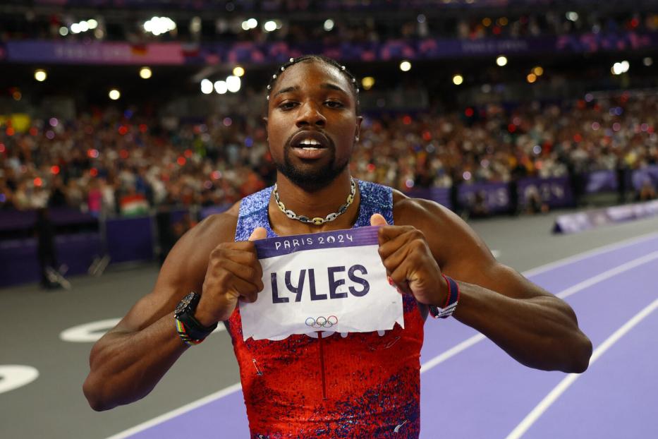 Noah Lyles trug beim Lauf das OMEGA-Modell Speedmaster Dark Side of the Moon Apollo 8 